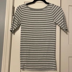 Grey and white 3/4 sleeve top